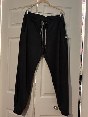 Vuori M Grey Joggers like new